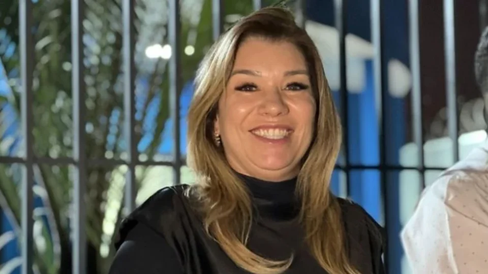 Quem é Leandra Guedes, ex de Janones convidada por Flávio para debate da Globo?