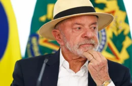 Lula anuncia que vai entregar sigilos bancário e telefônico ao TSE e desafia Flávio Bolsonaro