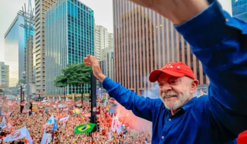 Lula agradece apoio popular antes de votar e comenta atos de campanha em São Paulo