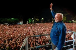 Lula completa 81 anos após reeleição e bate recorde como presidente mais velho do Brasil