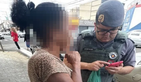 Mulher é detida com mais de 100 santinhos perto de local de votação em SP