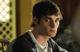Morre RJ Mitte, ator que interpretou Walter White Jr. em Breaking Bad, aos 34 anos