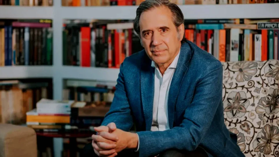 Marco Antonio Villa é considerado foragido por dívida de R$ 570 mil em pensão alimentícia