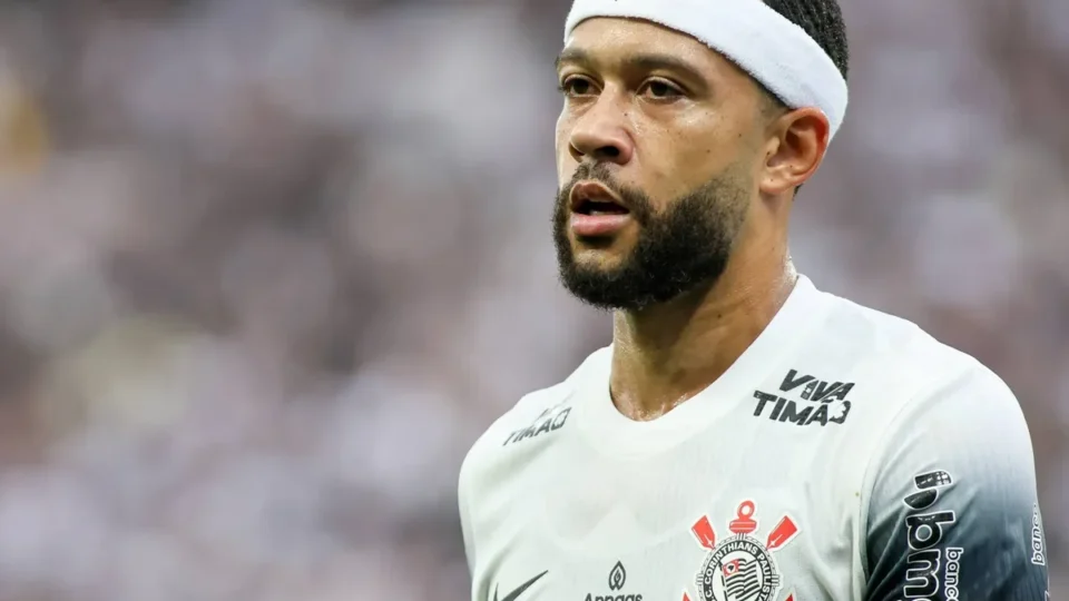 Torcida do Corinthians pede afastamento de Memphis e demissão de Marcelo Paz após sequência de derrotas