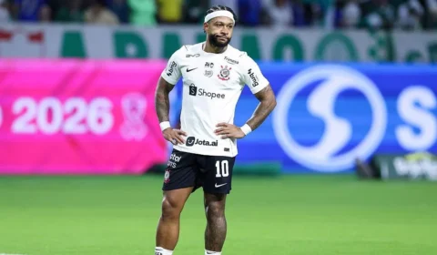 Memphis Depay vive crise no Corinthians, sofre lesão e aumenta pressão no clube
