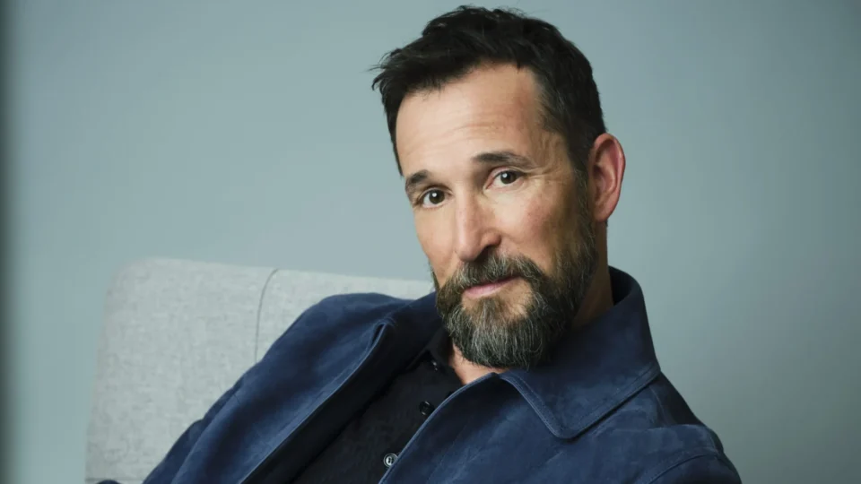 Noah Wyle, de The Pitt, é eleito o homem mais sexy do mundo em 2026 pela People