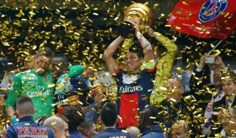 PSG vence Lyon por 2 a 0 com gols de Mayulu e Godts e assume liderança da Ligue 1