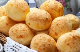 Azul vai servir 48 mil pães de queijo por mês em voos internacionais