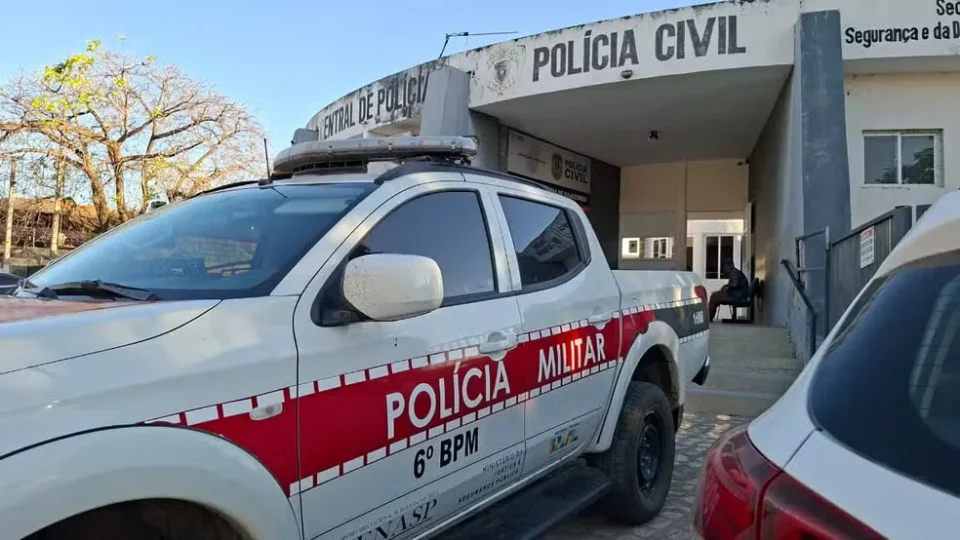 Corpo de idoso de 60 anos é encontrado em decomposição dentro de casa abandonada na Paraíba