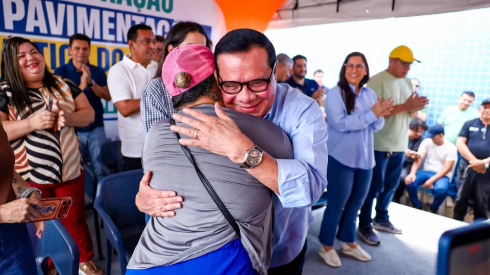 Prefeito de Coari, Adail Pinheiro, entrega pavimentação completa do bairro Ciganópolis