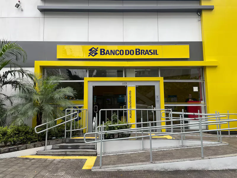Petrobras e Banco do Brasil são exemplos de empresas que operam nesse modelo.