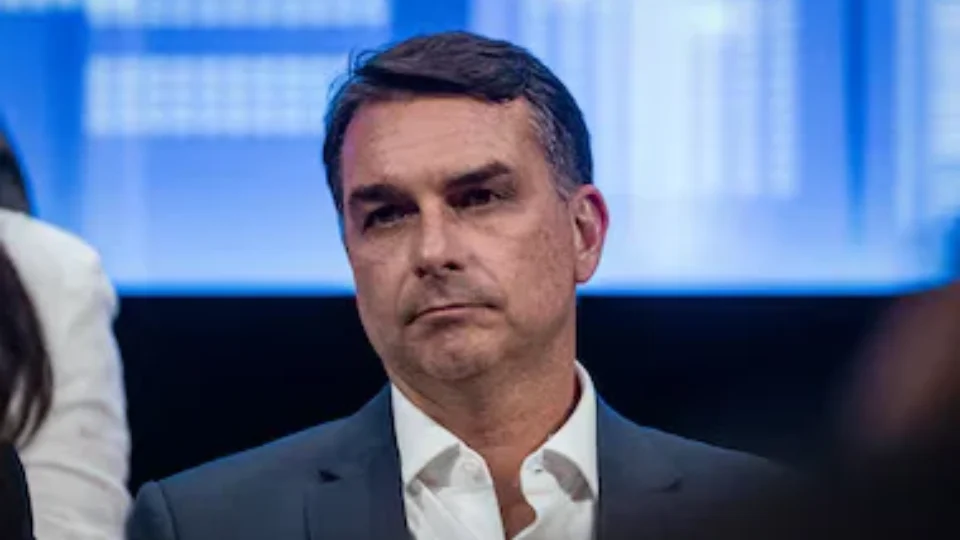 Que horas é a sabatina do Flávio Bolsonaro na Globo? Veja horário e onde assistir