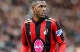 Rayan quase marca, Bournemouth atropela Milan e mantém 100% na Liga Europa