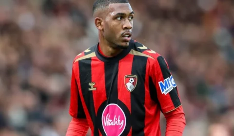 Rayan quase marca, Bournemouth atropela Milan e mantém 100% na Liga Europa