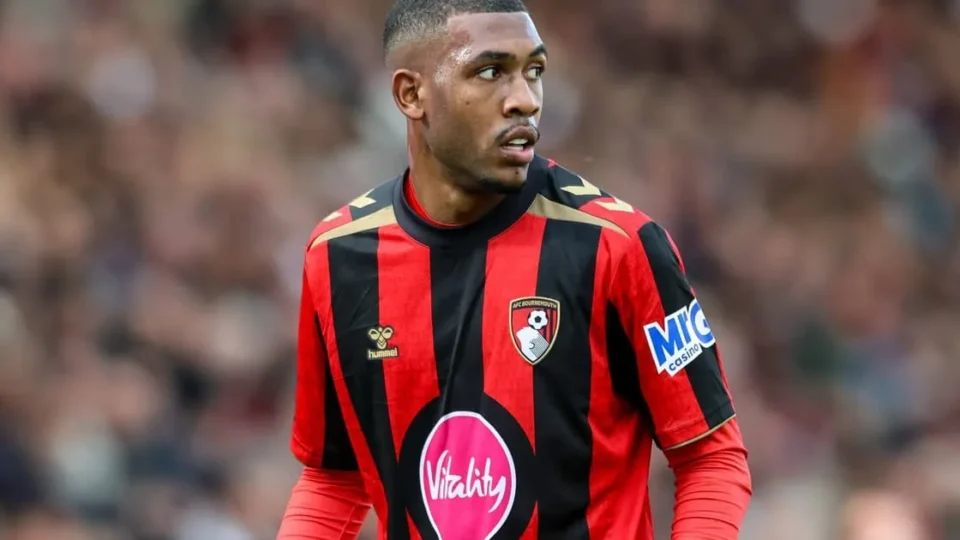 Rayan quase marca, Bournemouth atropela Milan e mantém 100% na Liga Europa