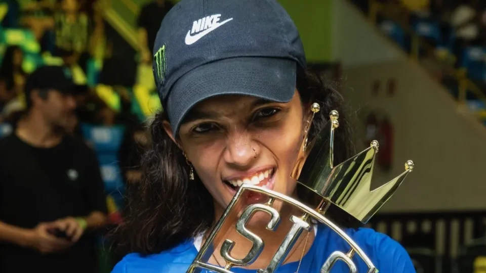 Rayssa Leal sofre lesão no tornozelo, cai no ranking da SLS e corre para disputar Mundial