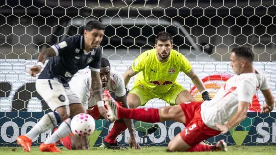 Remo empata com Bragantino no Mangueirão e chega a 11 jogos sem vencer no Brasileirão