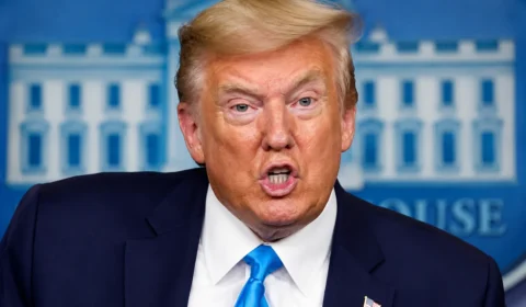 Trump diz que França está “em chamas” e culpa imigração por onda de protestos