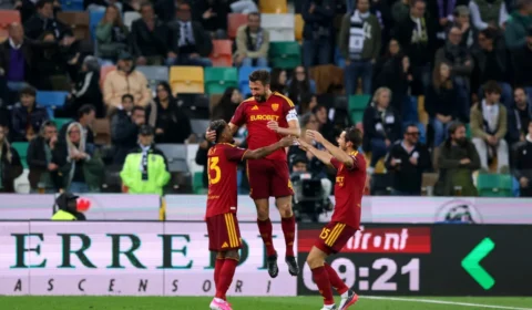 Roma goleia Udinese por 5 a 2, mantém invencibilidade e fica a um ponto da liderança