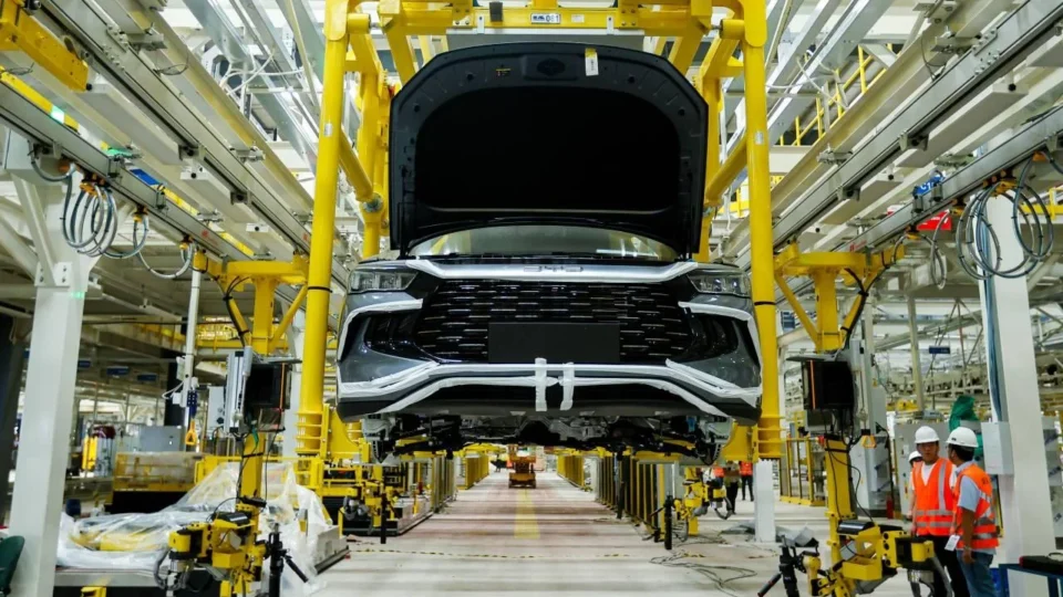BYD acelera expansão no Brasil com plano de compra de porto e acordo para transferência de tecnologia