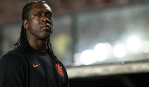 Seedorf rebate pressão no Corinthians e descarta pensar em rebaixamento: “Cabeça em vencer”