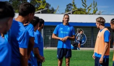 Smalling é recebido com “túnel” de boas-vindas em treino do FC Porto