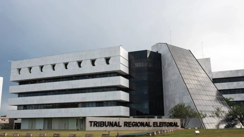 Eleitores relatam mudança no local de votação no DF, mas TRE-DF nega alterações para o 2º turno