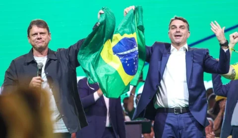 Tarcísio mobiliza prefeitos de SP para reforçar campanha de Flávio Bolsonaro na reta final do segundo turno