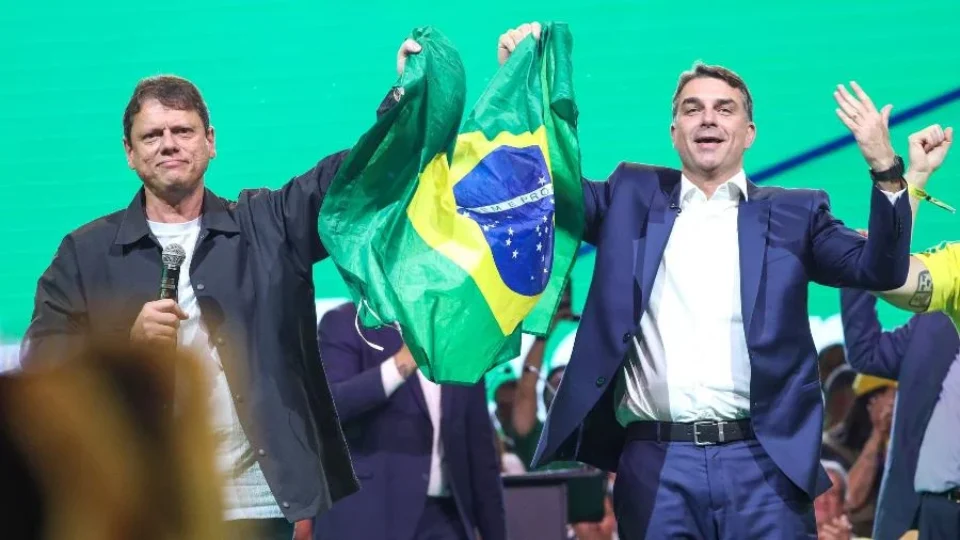 Tarcísio mobiliza prefeitos de SP para reforçar campanha de Flávio Bolsonaro na reta final do segundo turno