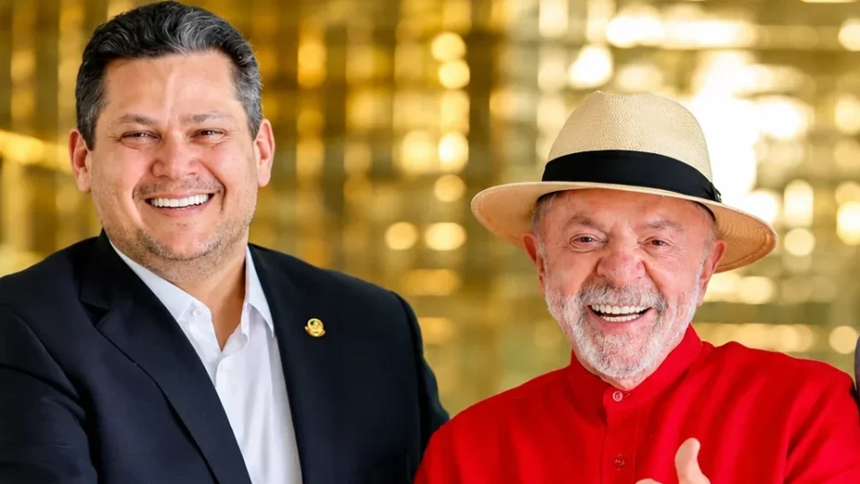 Alcolumbre coloca PEC do fim da escala 6×1 na pauta do Senado para terça-feira