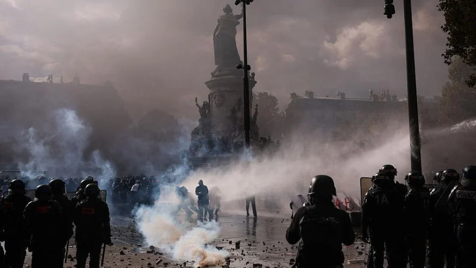 O que está acontecendo na França? Entenda os protestos que deixaram milhares de presos e cidades destruídas