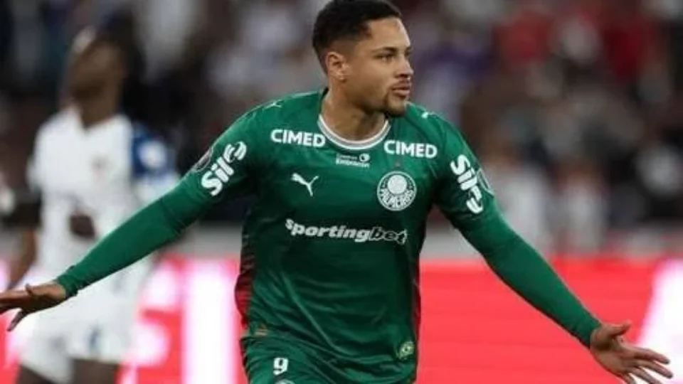 Palmeiras encerra preparação para enfrentar o Vasco e pode ter Vitor Roque como titular