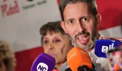 Grass promete professores mais bem pagos do Brasil e critica gestão de Celina