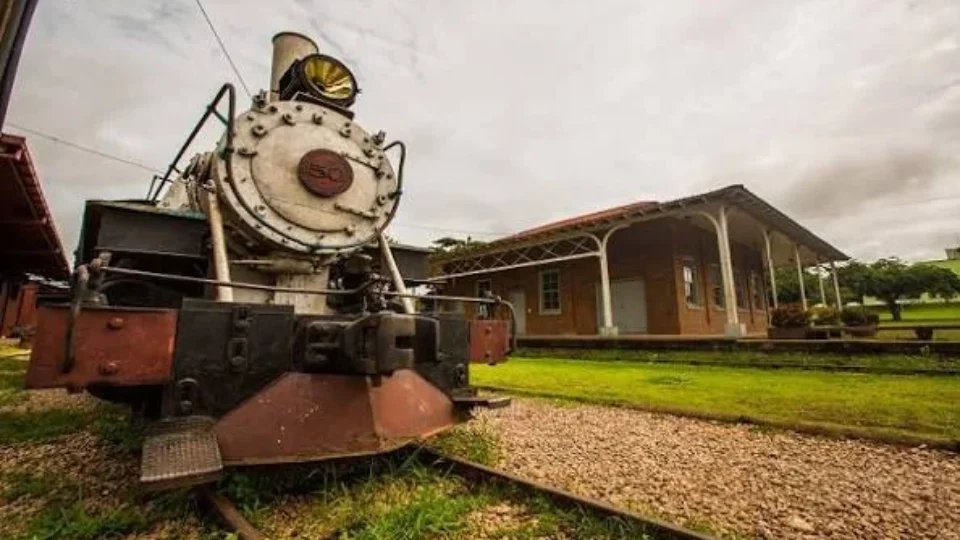 Porto Velho celebra 112 anos com bolo gigante, shows e festa na Madeira-Mamoré