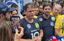 Tarcísio critica atuação do Judiciário após cancelamento do último debate presidencial na TV