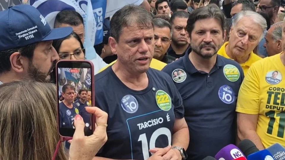 Tarcísio critica atuação do Judiciário após cancelamento do último debate presidencial na TV