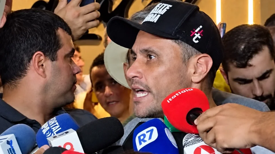 Cleitinho tem maior vantagem em eleição para governador de MG desde 2006