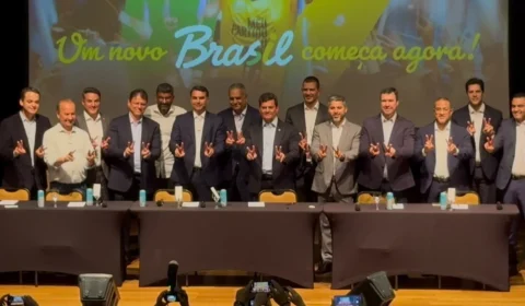 Flávio Bolsonaro reúne aliados em Brasília e fala em “trabalhar juntos”
