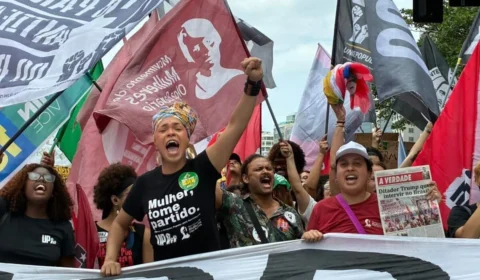 Ato pró-Lula ocupa sete quarteirões de Copacabana e lota estações de metrô no Rio