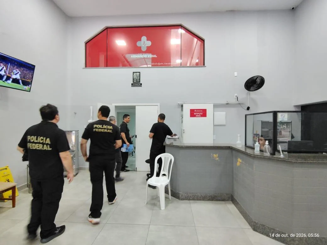 peração Fidúcia investiga suspeitas de fraude em licitação de R$ 9 milhões para hospital em São Fidélis, no RJ. PF e CGU cumprem nove mandados.