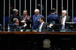 Senado aprova fim da escala 6×1 e jornada de 40 horas semanais