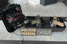 PF encontra quatro pistolas escondidas em caixas de som que seriam enviadas para facção no Rio