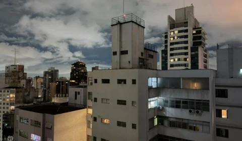 Após convocação de Janones, panelaços contra Flávio são registrados em cidades brasileiras