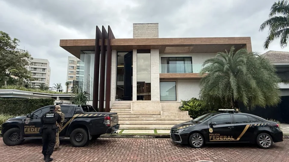 PF mira “internet do tráfico” no Rio e bloqueio de até R$ 558 milhões
