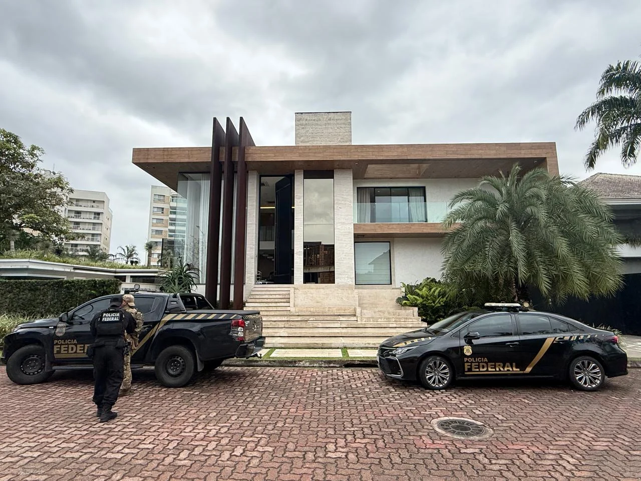 As prisões são medidas cautelares determinadas pela Justiça e não representam condenação. A responsabilidade individual de cada investigado deverá ser apurada no decorrer do processo, com direito à defesa.