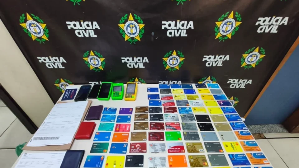 Dupla é presa com 85 cartões bancários após golpes contra clientes no Caju