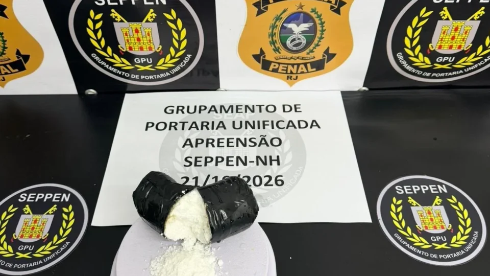 Grávida de 37 semanas é presa ao tentar entrar com cocaína em presídio de Bangu