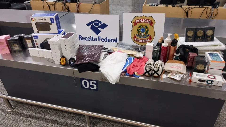 PF prende duas mulheres com eletrônicos e cosméticos importados ilegalmente no Galeão