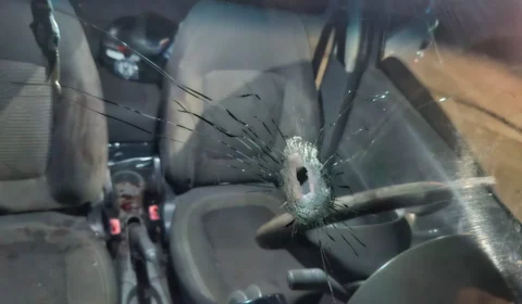 Carro com crianças é atingido por sete tiros durante festa petista em Rondônia