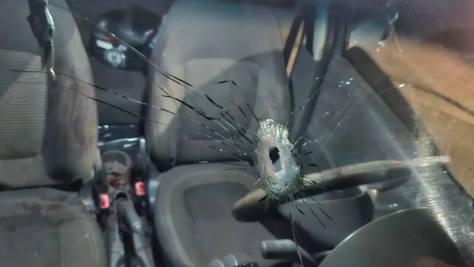 Carro com crianças é atingido por sete tiros durante festa petista em Rondônia